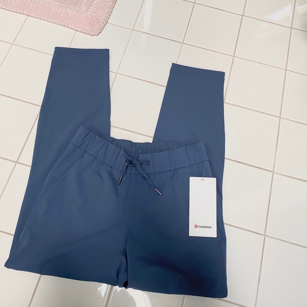 NWT Lululemon On the Fly 7/8 - Size 4 - Blue